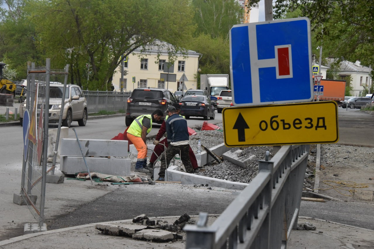 В Екатеринбурге строители продлили сроки перекрытия улицы Антона Валека |  Областная газета