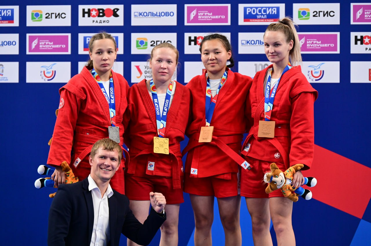 Свердловские самбисты в первые дни Фестиваля завоевали восемь медалей, три  из которых — золотые | Областная газета