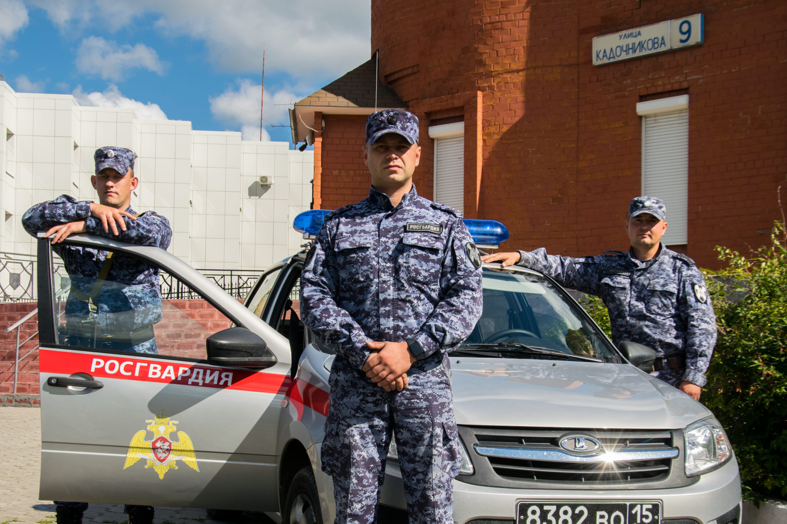 В Каменске-Уральском росгвардейцы спасли отравившихся женщин и ребенка |  Областная газета