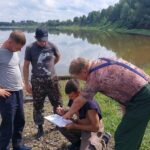 Во время рейда в Верхотурском лесничестве контрольная группа на берегу Туры заметила нарушителей противопожарного режима. Фото: департамент информационной политики Свердловской области