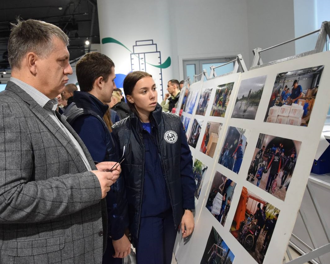 В Екатеринбурге в честь воссоединения Донбасса с Россией организована  выставка фотографий и картин | Областная газета