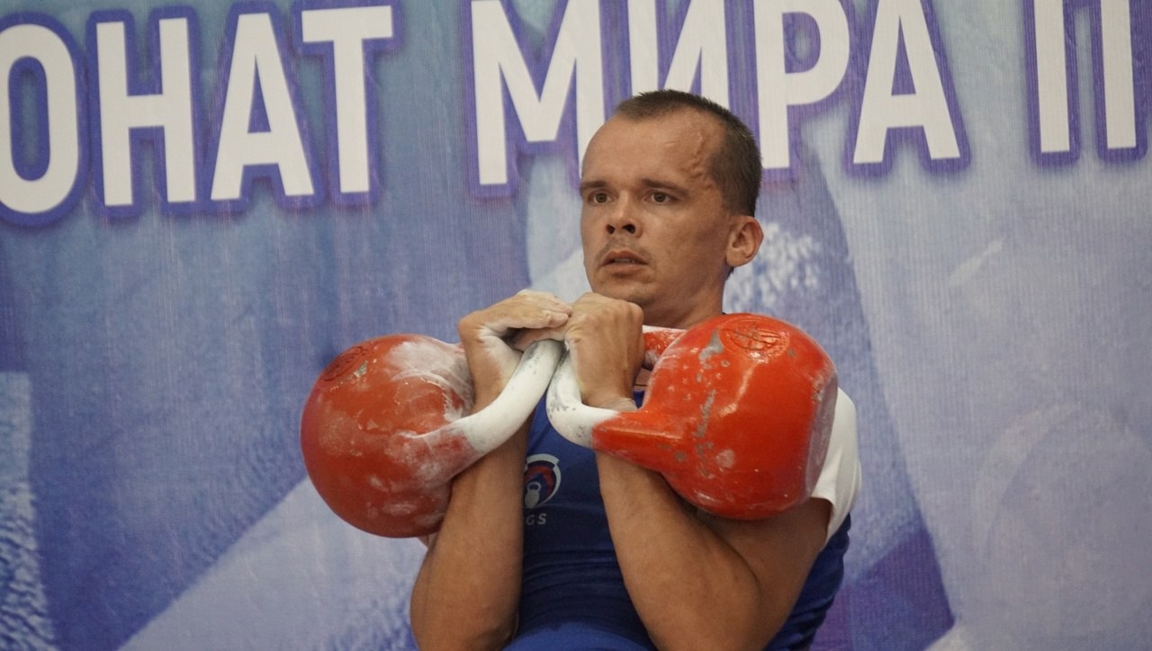 На чемпионате по гиревому спорту в Узбекистане свердловчане установили  мировые рекорды | Областная газета