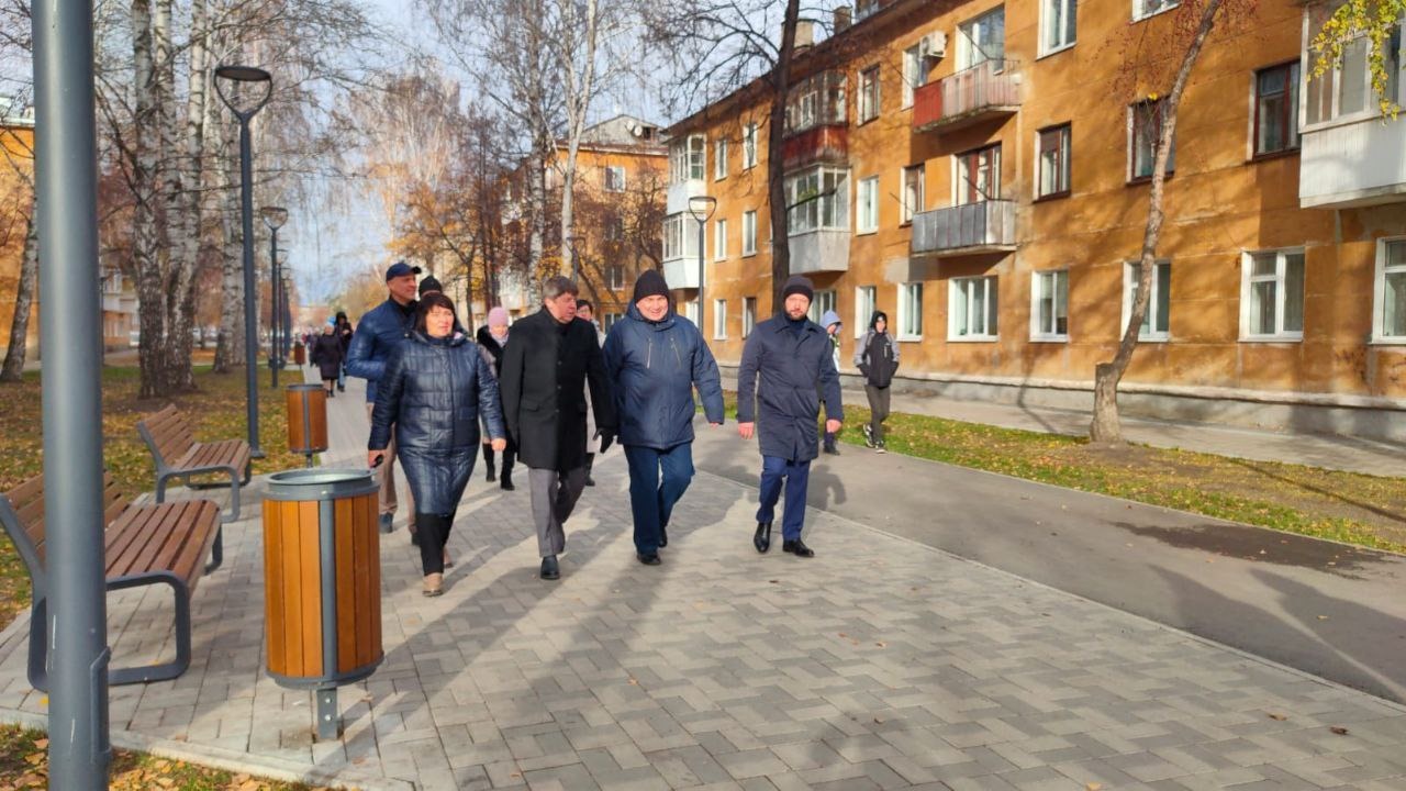 В Ирбите появилась 700-метровая пешеходная аллея со всеми удобствами |  Областная газета