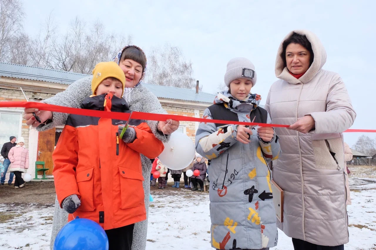 В деревне Бобровка появилась детская площадка | Областная газета