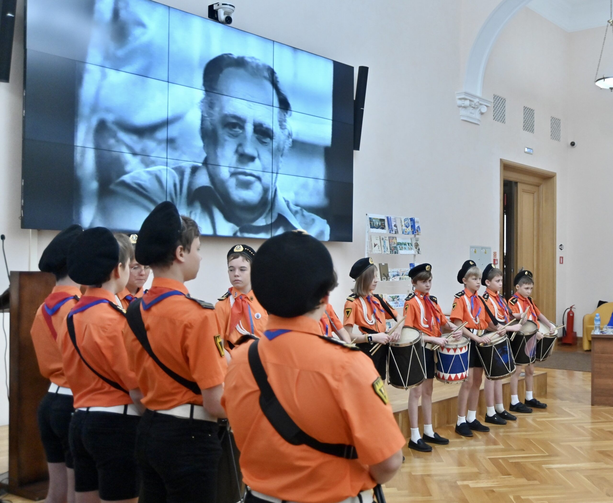 В Свердловской области показы фильмов по произведениям Владислава Крапивина  посетили около 4 500 зрителей | Областная газета