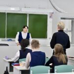 Один из принятых депутатами законов существенно расширяет социальные гарантии для свердловских педагогов. Фото: Полина Зиновьева