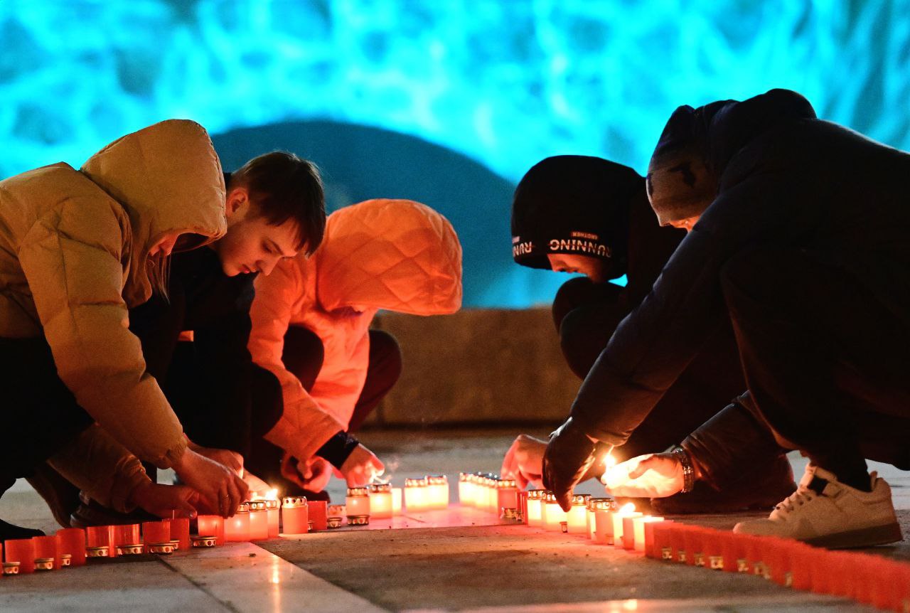 В Екатеринбурге прошла акция «Скорбим» в память жертв теракта в Подмосковье