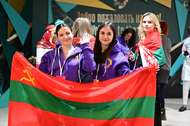 Жаркий прием для мировой молодежи: как в Свердловской области проходит этап Всемирного фестиваля молодежи