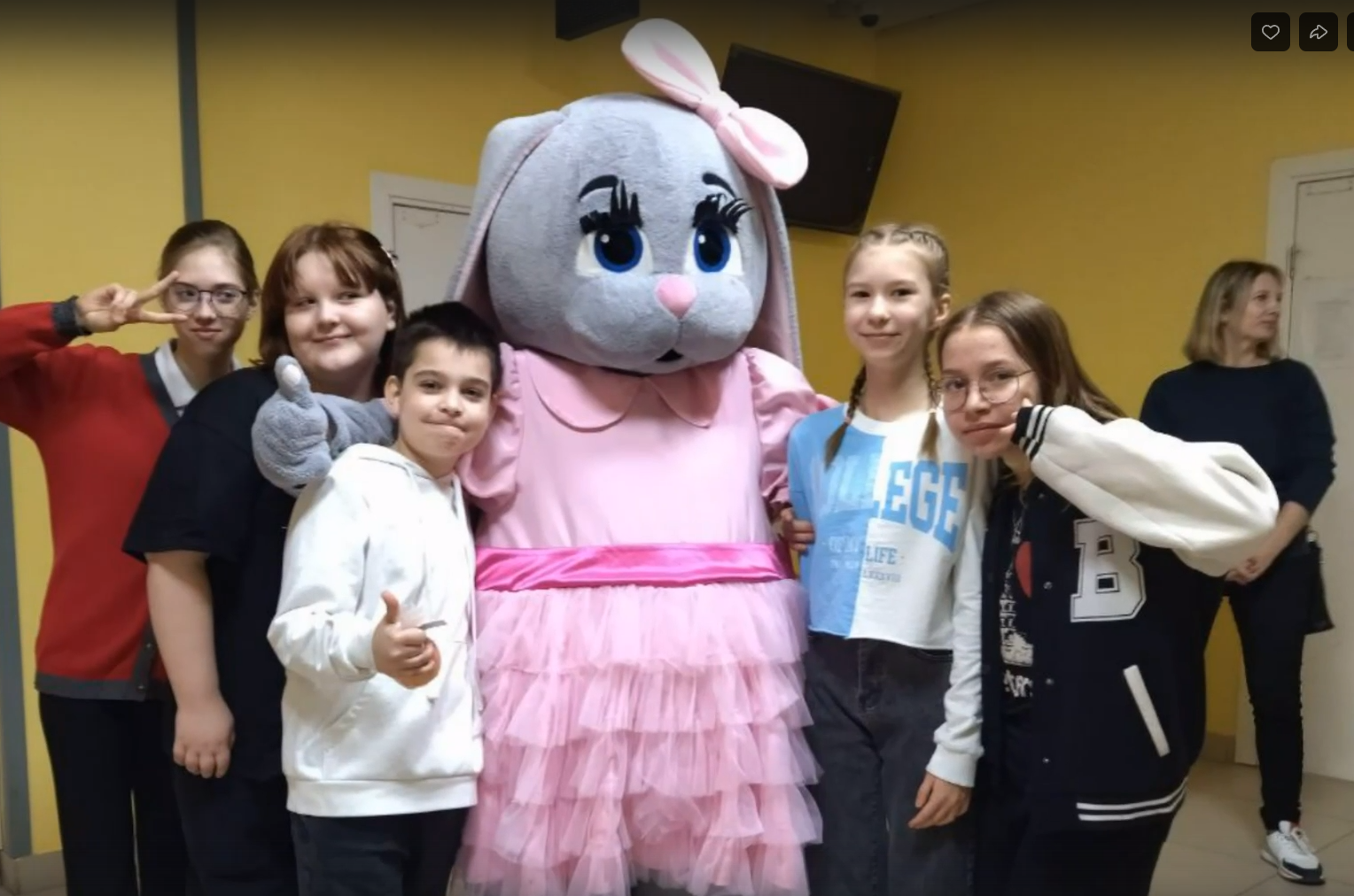 Волонтеры подарили праздник пациентам детского отделения Краснотурьинской городской больницы