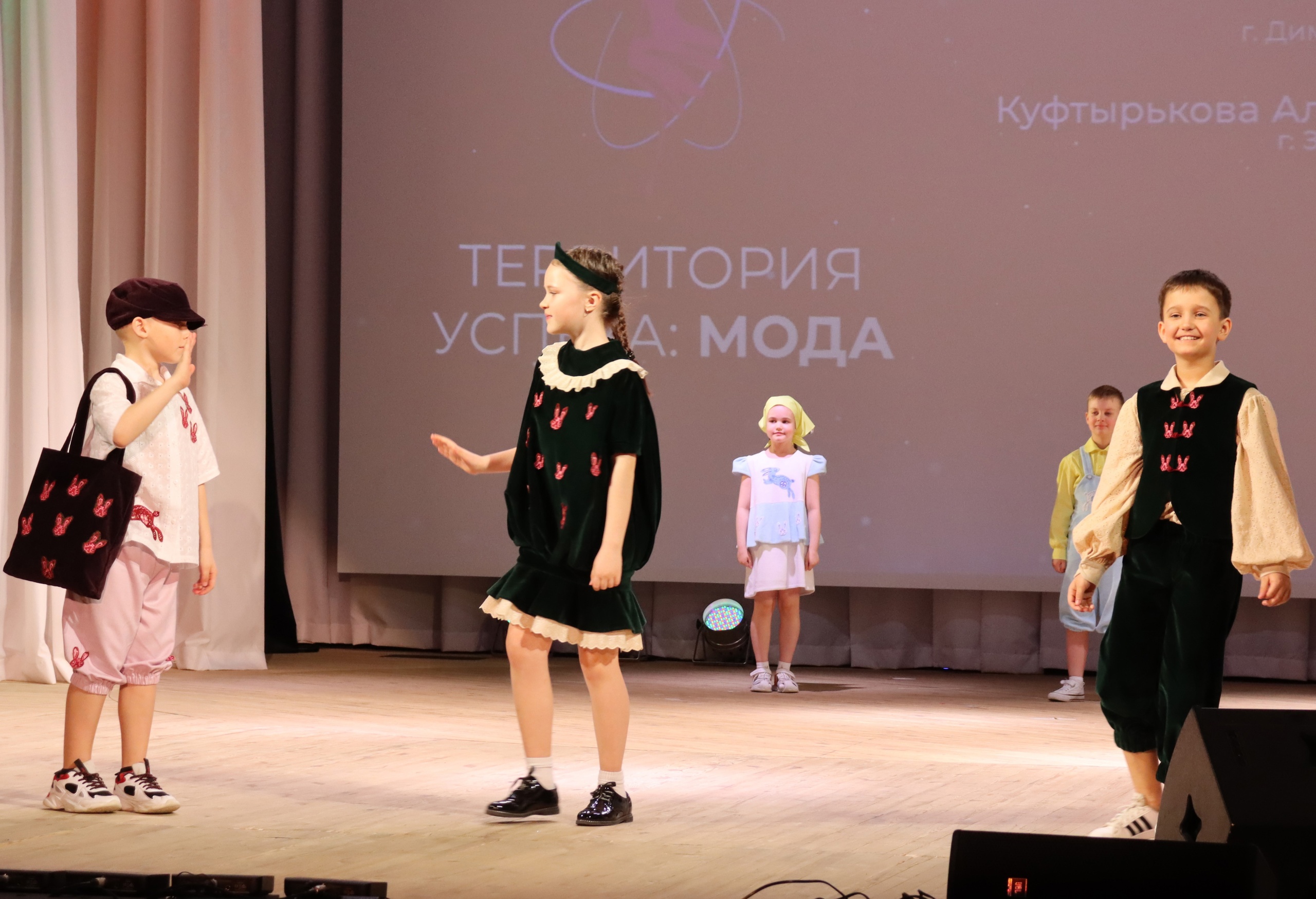 В Лесном состоялся гала-показ коллекции «Путь Славы», посвященный творчеству модельера Вячеслава Зайцева