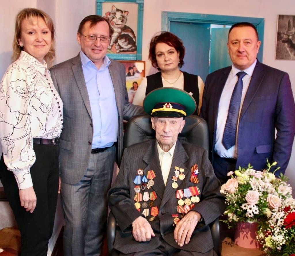 В Карпинске отпраздновали 100-летний юбилей ветерана Великой Отечественной войны Вениамина Корионова