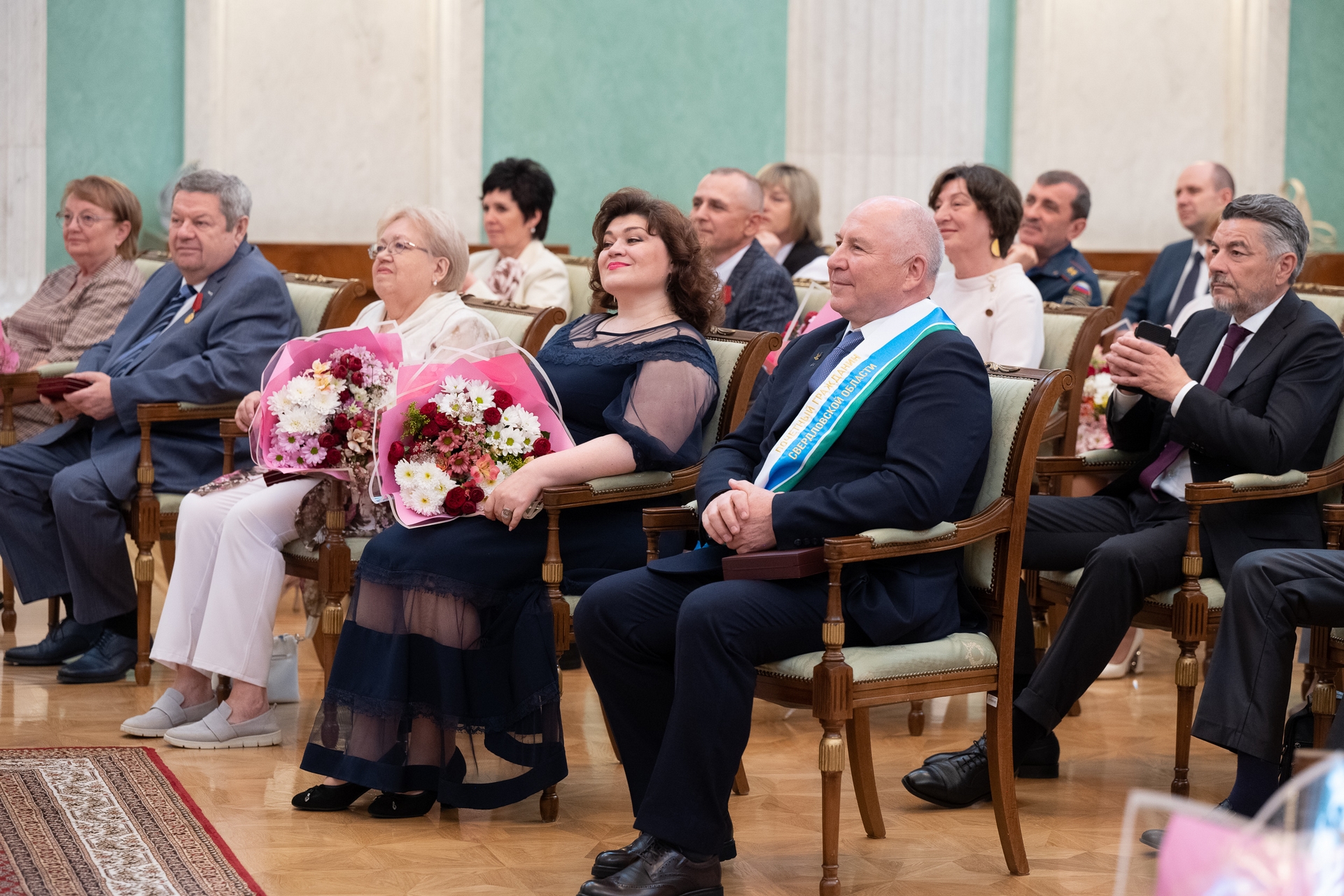 Евгений Куйвашев вручил награды выдающимся уральцам в преддверии Дня России