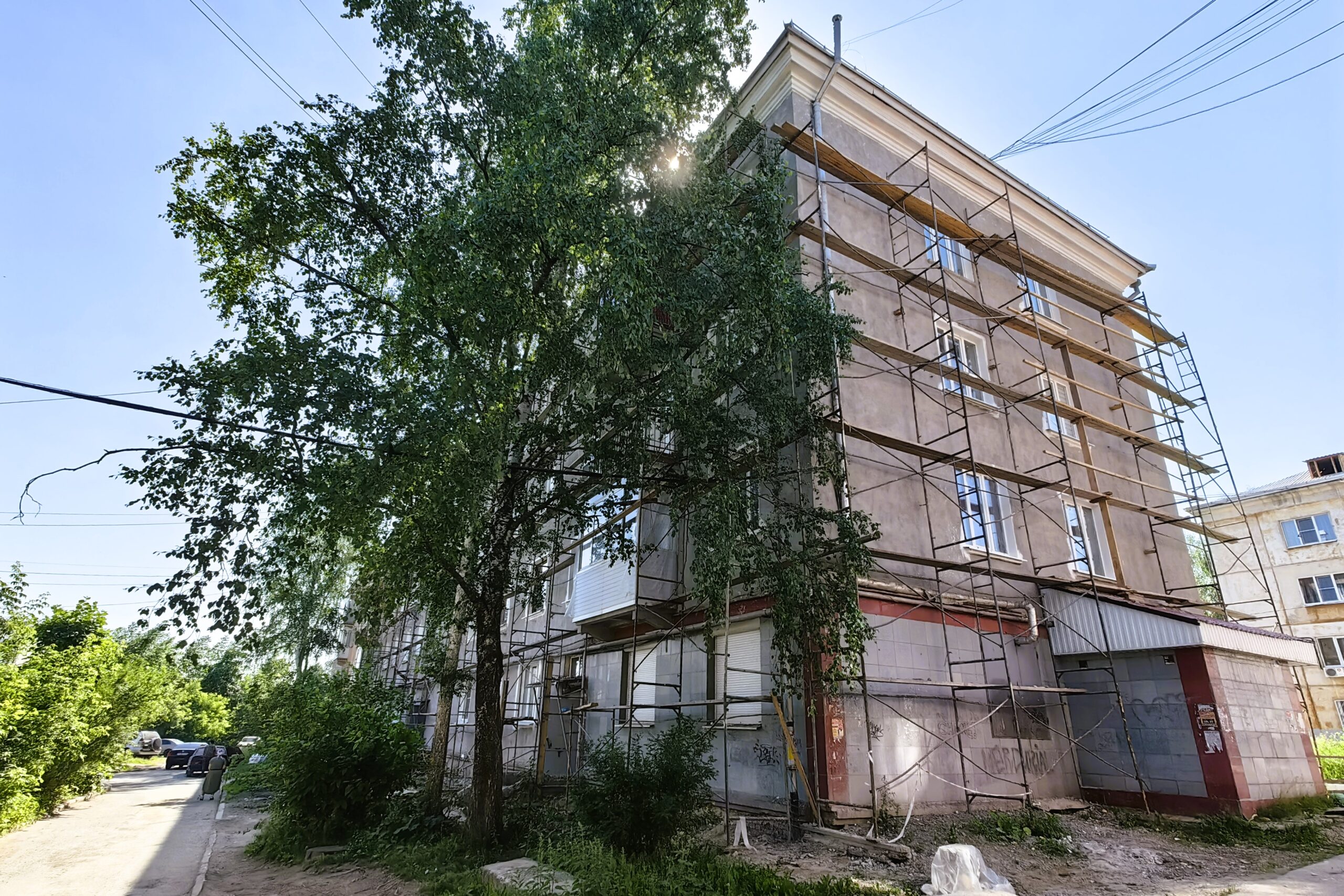 Качество на высоте: как обновляют кровлю и фасад многоквартирных домов в Первоуральске