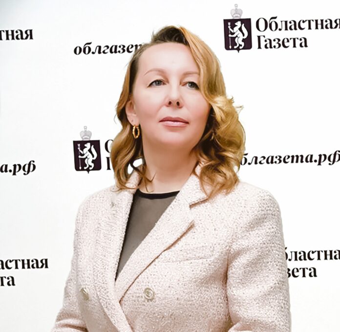 Елена Альшиц подчеркивает, что выстроенная в стране система мер государственной поддержки позволяет молодым не затягивать с рождением первого ребенка и стимулирует создание многодетных семей. Фото: Полина Зиновьева, «Областная газета»