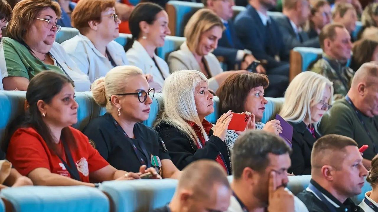 активисты и добровольцы на форуме "Патриоты России"