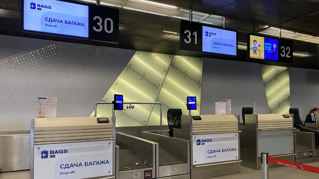 стойки для самостоятельной сдачи багажа в аэропорту Кольцово