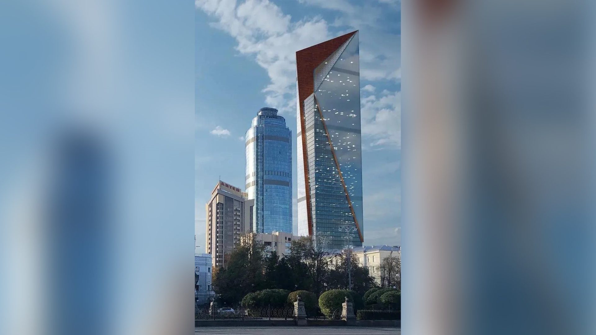 новый небоскреб Парус в Екатеринбурге