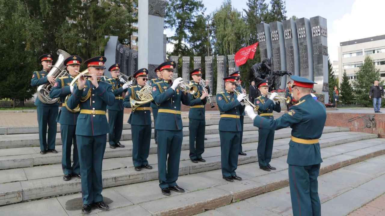 День танкиста, Свердловская область, Черный тюльпан, военный оркестр