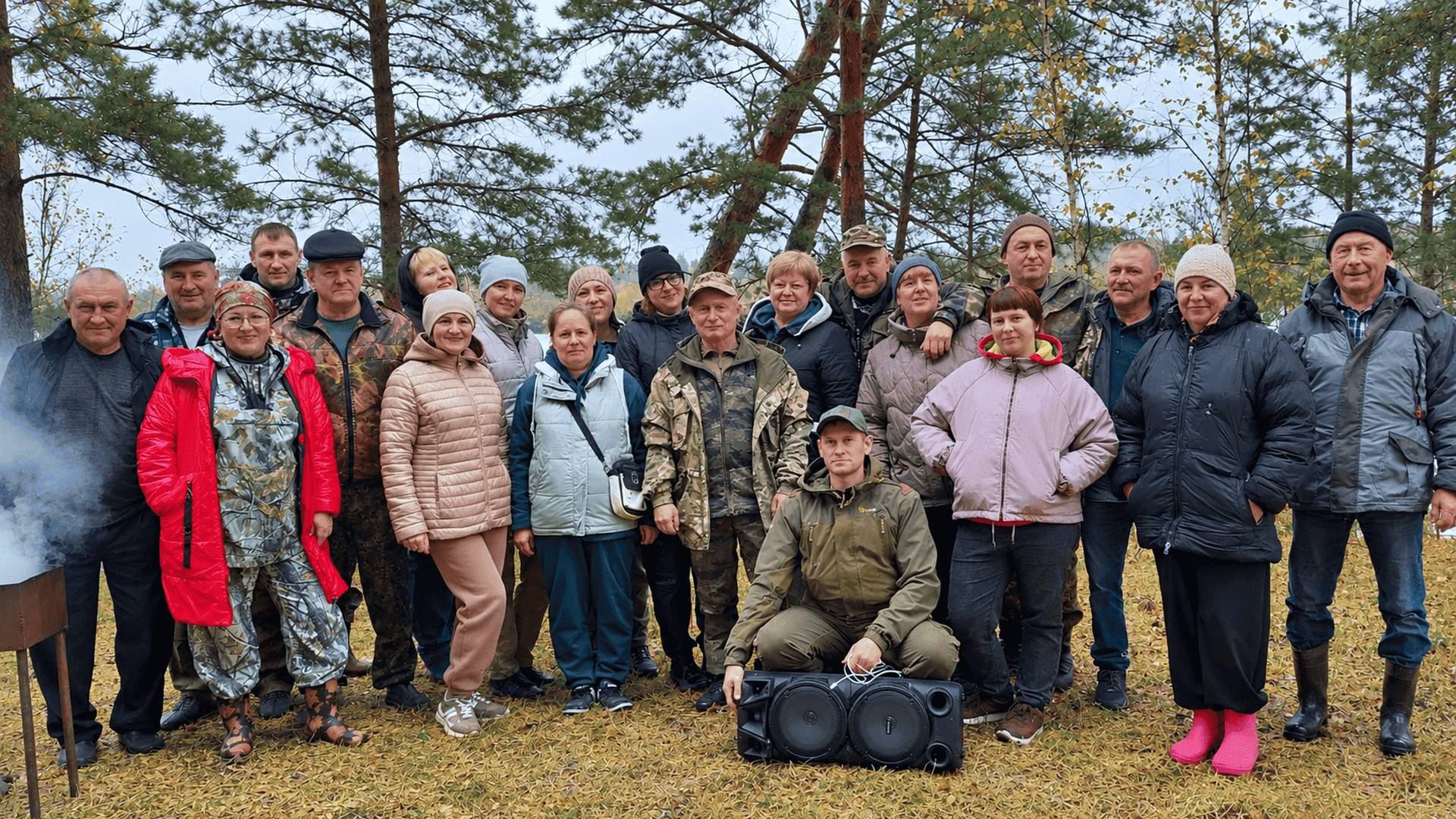Работники лесного хозяйства отмечают профессиональный праздник на природе в окрестностях села Таборы.