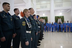 Денис Паслер и Александр Куренков наградили сотрудников МЧС в ЕКатеринбурге