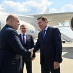 Глава региона встречает в Екатеринбурге председателя Правительства России Михаила Мишустина. Фото: Полина Зиновьева, «Областная газета»